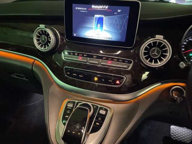 メルセデス・ベンツ Ｖ２２０ d アバンギャルド ロング 神奈川県 2019(令1)年 2万km オブシディアンブラックM 360度カメラ/純正ナビ/フルセグTV/ブルメスタープレミアムサウンドシステム/社外後席モニター（DVDプレーヤー付）/レーダーブレーキパッケージ/両側パワースライドドア/パワーバックドア/パワーシート/シートヒーター/パドルシフト/レーダークルーズコントロール/前後ドライブレコーダー/純正フロアマット/ビルトインETC/保証書/取扱説明書