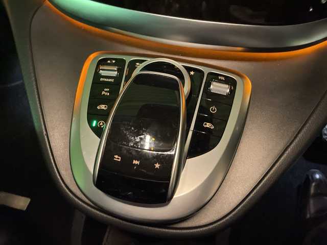メルセデス・ベンツ Ｖ２２０ d アバンギャルド ロング 神奈川県 2019(令1)年 2万km オブシディアンブラックM 360度カメラ/純正ナビ/フルセグTV/ブルメスタープレミアムサウンドシステム/社外後席モニター（DVDプレーヤー付）/レーダーブレーキパッケージ/両側パワースライドドア/パワーバックドア/パワーシート/シートヒーター/パドルシフト/レーダークルーズコントロール/前後ドライブレコーダー/純正フロアマット/ビルトインETC/保証書/取扱説明書