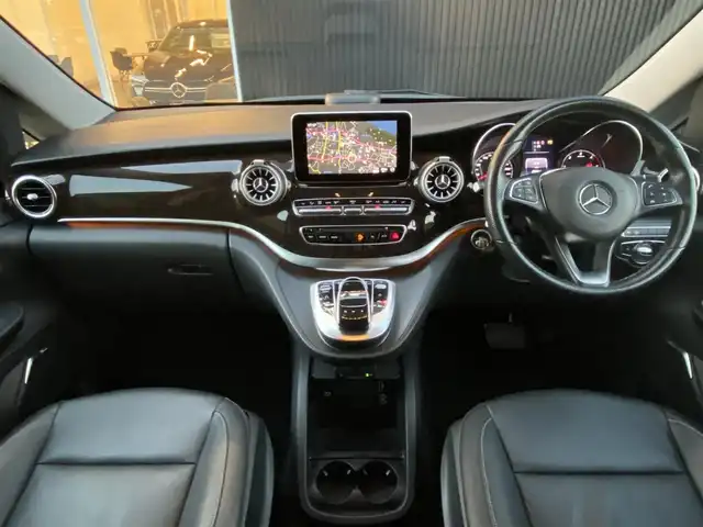メルセデス・ベンツ Ｖ２２０ d アバンギャルド ロング 福岡県 2019(令1)年 2万km オブシディアンブラックM レーダーセーフティパッケージ/アダプティブクルーズコントロール/アクティブセーフティブレーキ/ブラインドスポットモニター/レーンキープアシスト/黒革　/前席シートヒーター/両側パワースライドドア/ブルメスター　/純正ナビ/フルセグTV/Bluetooth/全方位カメラ　/アンビエントライト　/社外後席モニター　/パワーバックドア　/LEDヘッドライト/オートライト　/ドライブレコーダー/純正19インチアルミホイール/ETC2.0