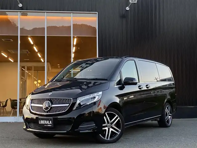 メルセデス・ベンツ Ｖ２２０ d アバンギャルド ロング 福岡県 2019(令1)年 2万km オブシディアンブラックM レーダーセーフティパッケージ/アダプティブクルーズコントロール/アクティブセーフティブレーキ/ブラインドスポットモニター/レーンキープアシスト/黒革　/前席シートヒーター/両側パワースライドドア/ブルメスター　/純正ナビ/フルセグTV/Bluetooth/全方位カメラ　/アンビエントライト　/社外後席モニター　/パワーバックドア　/LEDヘッドライト/オートライト　/ドライブレコーダー/純正19インチアルミホイール/ETC2.0