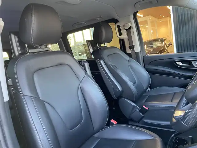メルセデス・ベンツ Ｖ２２０ d アバンギャルド ロング 福岡県 2019(令1)年 2万km オブシディアンブラックM レーダーセーフティパッケージ/アダプティブクルーズコントロール/アクティブセーフティブレーキ/ブラインドスポットモニター/レーンキープアシスト/黒革　/前席シートヒーター/両側パワースライドドア/ブルメスター　/純正ナビ/フルセグTV/Bluetooth/全方位カメラ　/アンビエントライト　/社外後席モニター　/パワーバックドア　/LEDヘッドライト/オートライト　/ドライブレコーダー/純正19インチアルミホイール/ETC2.0