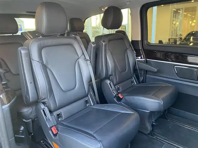 メルセデス・ベンツ Ｖ２２０ d アバンギャルド ロング 福岡県 2019(令1)年 2万km オブシディアンブラックM レーダーセーフティパッケージ/アダプティブクルーズコントロール/アクティブセーフティブレーキ/ブラインドスポットモニター/レーンキープアシスト/黒革　/前席シートヒーター/両側パワースライドドア/ブルメスター　/純正ナビ/フルセグTV/Bluetooth/全方位カメラ　/アンビエントライト　/社外後席モニター　/パワーバックドア　/LEDヘッドライト/オートライト　/ドライブレコーダー/純正19インチアルミホイール/ETC2.0