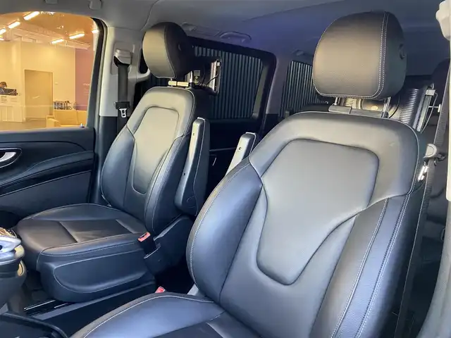 メルセデス・ベンツ Ｖ２２０ d アバンギャルド ロング 福岡県 2019(令1)年 2万km オブシディアンブラックM レーダーセーフティパッケージ/アダプティブクルーズコントロール/アクティブセーフティブレーキ/ブラインドスポットモニター/レーンキープアシスト/黒革　/前席シートヒーター/両側パワースライドドア/ブルメスター　/純正ナビ/フルセグTV/Bluetooth/全方位カメラ　/アンビエントライト　/社外後席モニター　/パワーバックドア　/LEDヘッドライト/オートライト　/ドライブレコーダー/純正19インチアルミホイール/ETC2.0