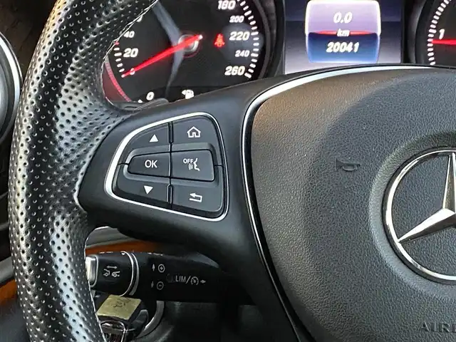 メルセデス・ベンツ Ｖ２２０ d アバンギャルド ロング 福岡県 2019(令1)年 2万km オブシディアンブラックM レーダーセーフティパッケージ/アダプティブクルーズコントロール/アクティブセーフティブレーキ/ブラインドスポットモニター/レーンキープアシスト/黒革　/前席シートヒーター/両側パワースライドドア/ブルメスター　/純正ナビ/フルセグTV/Bluetooth/全方位カメラ　/アンビエントライト　/社外後席モニター　/パワーバックドア　/LEDヘッドライト/オートライト　/ドライブレコーダー/純正19インチアルミホイール/ETC2.0