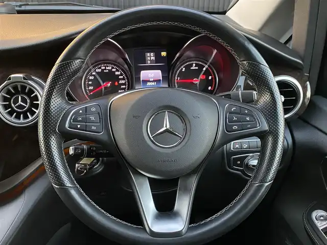 メルセデス・ベンツ Ｖ２２０ d アバンギャルド ロング 福岡県 2019(令1)年 2万km オブシディアンブラックM レーダーセーフティパッケージ/アダプティブクルーズコントロール/アクティブセーフティブレーキ/ブラインドスポットモニター/レーンキープアシスト/黒革　/前席シートヒーター/両側パワースライドドア/ブルメスター　/純正ナビ/フルセグTV/Bluetooth/全方位カメラ　/アンビエントライト　/社外後席モニター　/パワーバックドア　/LEDヘッドライト/オートライト　/ドライブレコーダー/純正19インチアルミホイール/ETC2.0