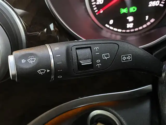 メルセデス・ベンツ Ｖ２２０ d アバンギャルド ロング 福岡県 2019(令1)年 2万km オブシディアンブラックM レーダーセーフティパッケージ/アダプティブクルーズコントロール/アクティブセーフティブレーキ/ブラインドスポットモニター/レーンキープアシスト/黒革　/前席シートヒーター/両側パワースライドドア/ブルメスター　/純正ナビ/フルセグTV/Bluetooth/全方位カメラ　/アンビエントライト　/社外後席モニター　/パワーバックドア　/LEDヘッドライト/オートライト　/ドライブレコーダー/純正19インチアルミホイール/ETC2.0