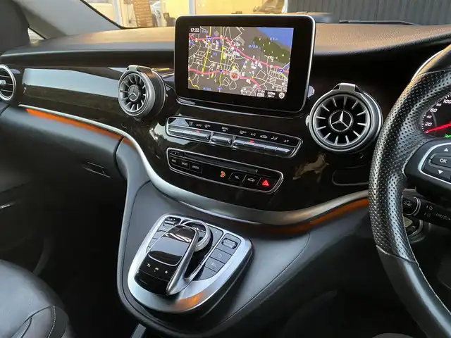 メルセデス・ベンツ Ｖ２２０ d アバンギャルド ロング 福岡県 2019(令1)年 2万km オブシディアンブラックM レーダーセーフティパッケージ/アダプティブクルーズコントロール/アクティブセーフティブレーキ/ブラインドスポットモニター/レーンキープアシスト/黒革　/前席シートヒーター/両側パワースライドドア/ブルメスター　/純正ナビ/フルセグTV/Bluetooth/全方位カメラ　/アンビエントライト　/社外後席モニター　/パワーバックドア　/LEDヘッドライト/オートライト　/ドライブレコーダー/純正19インチアルミホイール/ETC2.0