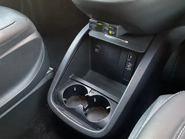 メルセデス・ベンツ Ｖ２２０ d アバンギャルド ロング 福岡県 2019(令1)年 2万km オブシディアンブラックM レーダーセーフティパッケージ/アダプティブクルーズコントロール/アクティブセーフティブレーキ/ブラインドスポットモニター/レーンキープアシスト/黒革　/前席シートヒーター/両側パワースライドドア/ブルメスター　/純正ナビ/フルセグTV/Bluetooth/全方位カメラ　/アンビエントライト　/社外後席モニター　/パワーバックドア　/LEDヘッドライト/オートライト　/ドライブレコーダー/純正19インチアルミホイール/ETC2.0
