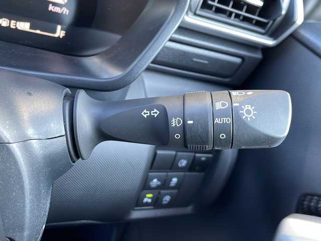 トヨタ ライズ Z 静岡県 2022(令4)年 4.6万km スムースグレーマイカメタリック 純正ディスプレイオーディオ/・フルセグＴＶ/・Bluetooth/・USB/・AM/・FM/主要装備/・衝突軽減/・レーンキープ/・追従クルコン/・コーナーセンサー前後/・全方位カメラ/・ビルトインＥＴＣ/・ドラレコ前後/・ステリモ/・シートヒーターD/N席/・電動パーキングブレーキ/・オートホールド/・純正フロアマット/・純正アルミホイール/・LEDヘッドライト/・オートライト/・オートハイビーム/・フォグランプ