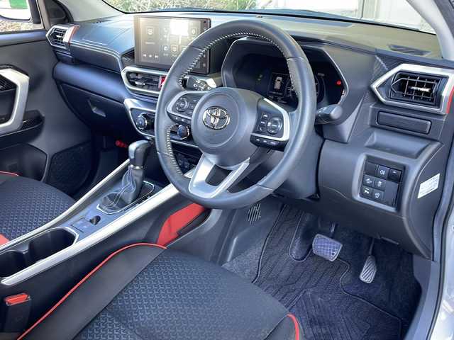 トヨタ ライズ Z 静岡県 2022(令4)年 4.6万km スムースグレーマイカメタリック 純正ディスプレイオーディオ/・フルセグＴＶ/・Bluetooth/・USB/・AM/・FM/主要装備/・衝突軽減/・レーンキープ/・追従クルコン/・コーナーセンサー前後/・全方位カメラ/・ビルトインＥＴＣ/・ドラレコ前後/・ステリモ/・シートヒーターD/N席/・電動パーキングブレーキ/・オートホールド/・純正フロアマット/・純正アルミホイール/・LEDヘッドライト/・オートライト/・オートハイビーム/・フォグランプ