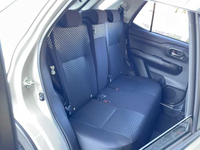 トヨタ ライズ Z 静岡県 2022(令4)年 4.6万km スムースグレーマイカメタリック 純正ディスプレイオーディオ/・フルセグＴＶ/・Bluetooth/・USB/・AM/・FM/主要装備/・衝突軽減/・レーンキープ/・追従クルコン/・コーナーセンサー前後/・全方位カメラ/・ビルトインＥＴＣ/・ドラレコ前後/・ステリモ/・シートヒーターD/N席/・電動パーキングブレーキ/・オートホールド/・純正フロアマット/・純正アルミホイール/・LEDヘッドライト/・オートライト/・オートハイビーム/・フォグランプ