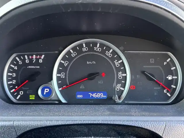 トヨタ ヴォクシー V 茨城県 2014(平26)年 7.5万km シルバーM ワンオーナー/社外9インチナビ(ALPINE)/(FM/AM/CD/DVD/TV/Bluetooth)/バックカメラ/両側パワースライド/クルーズコントロール/ドライブレコーダー(前方)/ビルトインETC/オートライト/スペアキー/保証書/取扱説明書/純正AW/社外AW(LAYCER)付き冬タイヤ車載