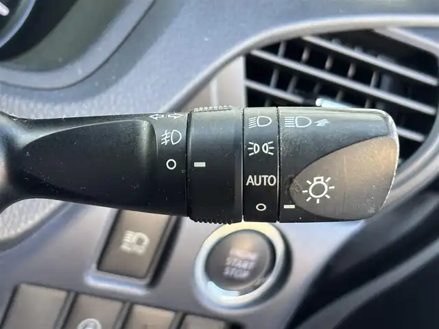 トヨタ ヴォクシー V 茨城県 2014(平26)年 7.5万km シルバーM ワンオーナー/社外9インチナビ(ALPINE)/(FM/AM/CD/DVD/TV/Bluetooth)/バックカメラ/両側パワースライド/クルーズコントロール/ドライブレコーダー(前方)/ビルトインETC/オートライト/スペアキー/保証書/取扱説明書/純正AW/社外AW(LAYCER)付き冬タイヤ車載