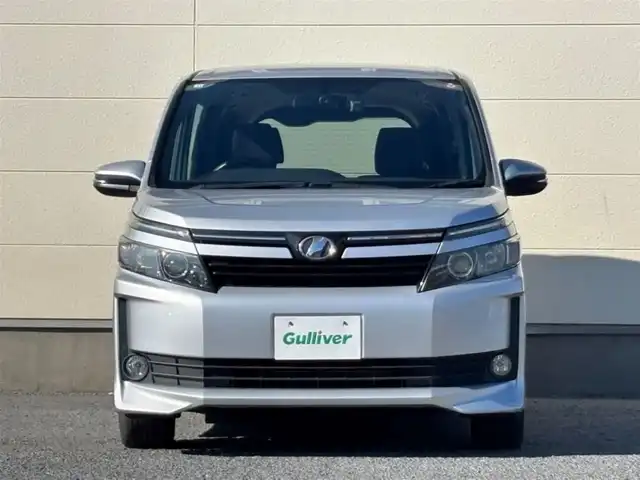 トヨタ ヴォクシー V 茨城県 2014(平26)年 7.5万km シルバーM ワンオーナー/社外9インチナビ(ALPINE)/(FM/AM/CD/DVD/TV/Bluetooth)/バックカメラ/両側パワースライド/クルーズコントロール/ドライブレコーダー(前方)/ビルトインETC/オートライト/スペアキー/保証書/取扱説明書/純正AW/社外AW(LAYCER)付き冬タイヤ車載