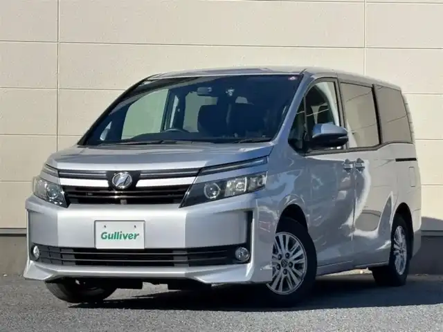 トヨタ ヴォクシー V 茨城県 2014(平26)年 7.5万km シルバーM ワンオーナー/社外9インチナビ(ALPINE)/(FM/AM/CD/DVD/TV/Bluetooth)/バックカメラ/両側パワースライド/クルーズコントロール/ドライブレコーダー(前方)/ビルトインETC/オートライト/スペアキー/保証書/取扱説明書/純正AW/社外AW(LAYCER)付き冬タイヤ車載