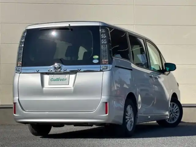 トヨタ ヴォクシー V 茨城県 2014(平26)年 7.5万km シルバーM ワンオーナー/社外9インチナビ(ALPINE)/(FM/AM/CD/DVD/TV/Bluetooth)/バックカメラ/両側パワースライド/クルーズコントロール/ドライブレコーダー(前方)/ビルトインETC/オートライト/スペアキー/保証書/取扱説明書/純正AW/社外AW(LAYCER)付き冬タイヤ車載