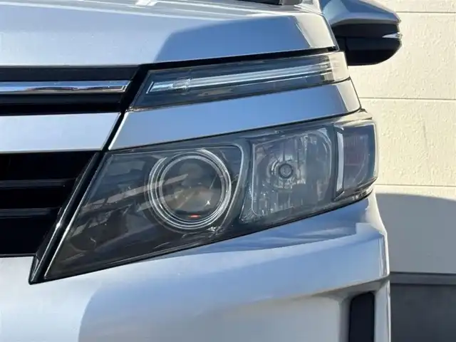 トヨタ ヴォクシー V 茨城県 2014(平26)年 7.5万km シルバーM ワンオーナー/社外9インチナビ(ALPINE)/(FM/AM/CD/DVD/TV/Bluetooth)/バックカメラ/両側パワースライド/クルーズコントロール/ドライブレコーダー(前方)/ビルトインETC/オートライト/スペアキー/保証書/取扱説明書/純正AW/社外AW(LAYCER)付き冬タイヤ車載