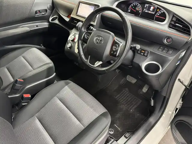 トヨタ シエンタ ファンベースG 三重県 2019(令1)年 0.9万km ホワイトパールクリスタルシャイン ガソリン/FF/インパネCVT/純正 7インチナビ NSCN-W68/（AM/FM/CD/SD/Bluetooth/AUX/TV）/【OP】パノラミックビューモニター/両側パワースライドドア/ドライブレコーダー 前後/ビルトイン ETC/Toyota Safety Sense/・プリクラッシュセーフティ［PCS］/・レーンディパーチャーアラート［LDA］/・オートハイビーム［AHB］/・インテリジェントクリアランスソナー（パーキングサポートブレーキ［静止物］）/・先行車発進告知機能/など/装備/・オートエアコン/・ステアリングスイッチ/・充電用USBジャックx2/・電動格納ドアミラー/・プッシュスタート/・スマートキーx2/・15インチスチールホイール＋純正ホイールキャップ/・保/取/ナビ取/など