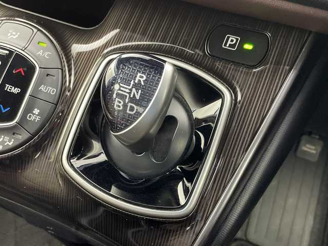 トヨタ エスクァイア ハイブリッド Gi プレミアムパッケージ 岐阜県 2019(平31)年 3.3万km ホワイトパールクリスタルシャイン ALPINＥ９インチナビ/（CD/DVD/SD/Bluetooth/HDMI）/ＡＬＰＩＮＥフリップダウンモニター/両側パワースライドドア/バックカメラ/クルーズコントロール/前席シートヒーター/ステアリングヒーター/ステアリングスイッチ/オートLEDヘッドライト/ハーフレザーシート（茶色）/スマートキー