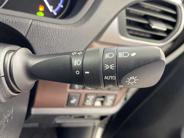 トヨタ エスクァイア ハイブリッド Gi プレミアムパッケージ 岐阜県 2019(平31)年 3.3万km ホワイトパールクリスタルシャイン ALPINＥ９インチナビ/（CD/DVD/SD/Bluetooth/HDMI）/ＡＬＰＩＮＥフリップダウンモニター/両側パワースライドドア/バックカメラ/クルーズコントロール/前席シートヒーター/ステアリングヒーター/ステアリングスイッチ/オートLEDヘッドライト/ハーフレザーシート（茶色）/スマートキー