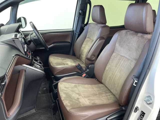 トヨタ エスクァイア ハイブリッド Gi プレミアムパッケージ 岐阜県 2019(平31)年 3.3万km ホワイトパールクリスタルシャイン ALPINＥ９インチナビ/（CD/DVD/SD/Bluetooth/HDMI）/ＡＬＰＩＮＥフリップダウンモニター/両側パワースライドドア/バックカメラ/クルーズコントロール/前席シートヒーター/ステアリングヒーター/ステアリングスイッチ/オートLEDヘッドライト/ハーフレザーシート（茶色）/スマートキー