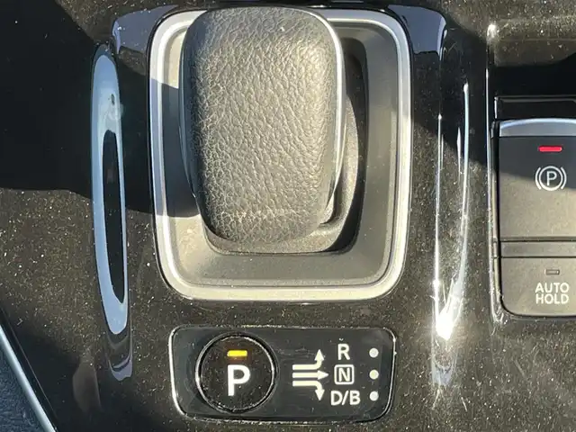 日産 セレナ e－パワー ハイウェイスター V 兵庫県 2019(令1)年 6.8万km ダイヤモンドブラック 純正10インチナビ/プロパイロット/両側パワースライドドア/アラウンドビューモニター/ビルトインETC/ステアリングヒーター/シートヒーター/フリップダウンモニター/純正フロアマット/フルセグTV/パーキングアシスト/CD/DVD/Bluetooth接続/LEDヘッドライト/スイッチスタート/地図SDなし