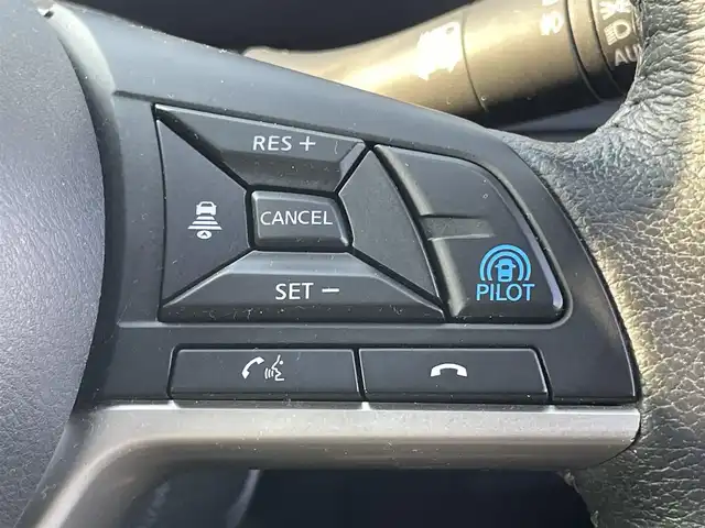 日産 セレナ e－パワー ハイウェイスター V 兵庫県 2019(令1)年 6.8万km ダイヤモンドブラック 純正10インチナビ/プロパイロット/両側パワースライドドア/アラウンドビューモニター/ビルトインETC/ステアリングヒーター/シートヒーター/フリップダウンモニター/純正フロアマット/フルセグTV/パーキングアシスト/CD/DVD/Bluetooth接続/LEDヘッドライト/スイッチスタート/地図SDなし