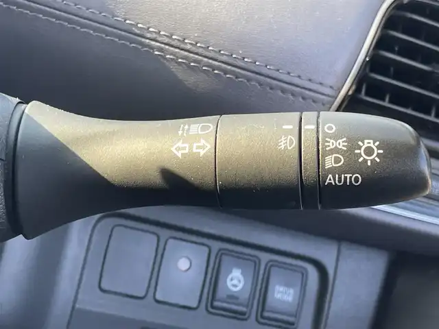 日産 セレナ e－パワー ハイウェイスター V 兵庫県 2019(令1)年 6.8万km ダイヤモンドブラック 純正10インチナビ/プロパイロット/両側パワースライドドア/アラウンドビューモニター/ビルトインETC/ステアリングヒーター/シートヒーター/フリップダウンモニター/純正フロアマット/フルセグTV/パーキングアシスト/CD/DVD/Bluetooth接続/LEDヘッドライト/スイッチスタート/地図SDなし