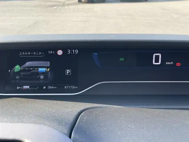 日産 セレナ e－パワー ハイウェイスター V 兵庫県 2019(令1)年 6.8万km ダイヤモンドブラック 純正10インチナビ/プロパイロット/両側パワースライドドア/アラウンドビューモニター/ビルトインETC/ステアリングヒーター/シートヒーター/フリップダウンモニター/純正フロアマット/フルセグTV/パーキングアシスト/CD/DVD/Bluetooth接続/LEDヘッドライト/スイッチスタート/地図SDなし