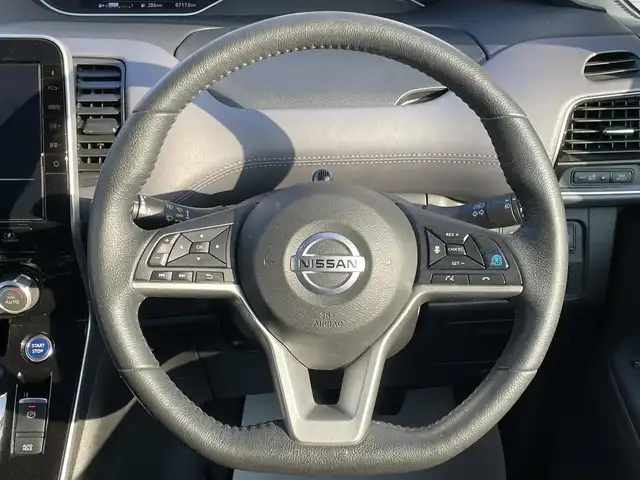 日産 セレナ e－パワー ハイウェイスター V 兵庫県 2019(令1)年 6.8万km ダイヤモンドブラック 純正10インチナビ/プロパイロット/両側パワースライドドア/アラウンドビューモニター/ビルトインETC/ステアリングヒーター/シートヒーター/フリップダウンモニター/純正フロアマット/フルセグTV/パーキングアシスト/CD/DVD/Bluetooth接続/LEDヘッドライト/スイッチスタート/地図SDなし