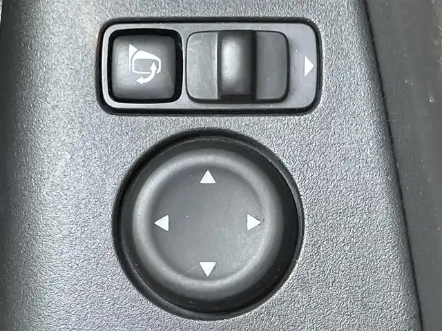 日産 セレナ e－パワー ハイウェイスター V 兵庫県 2019(令1)年 6.8万km ダイヤモンドブラック 純正10インチナビ/プロパイロット/両側パワースライドドア/アラウンドビューモニター/ビルトインETC/ステアリングヒーター/シートヒーター/フリップダウンモニター/純正フロアマット/フルセグTV/パーキングアシスト/CD/DVD/Bluetooth接続/LEDヘッドライト/スイッチスタート/地図SDなし