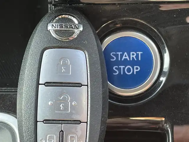 日産 セレナ e－パワー ハイウェイスター V 兵庫県 2019(令1)年 6.8万km ダイヤモンドブラック 純正10インチナビ/プロパイロット/両側パワースライドドア/アラウンドビューモニター/ビルトインETC/ステアリングヒーター/シートヒーター/フリップダウンモニター/純正フロアマット/フルセグTV/パーキングアシスト/CD/DVD/Bluetooth接続/LEDヘッドライト/スイッチスタート/地図SDなし