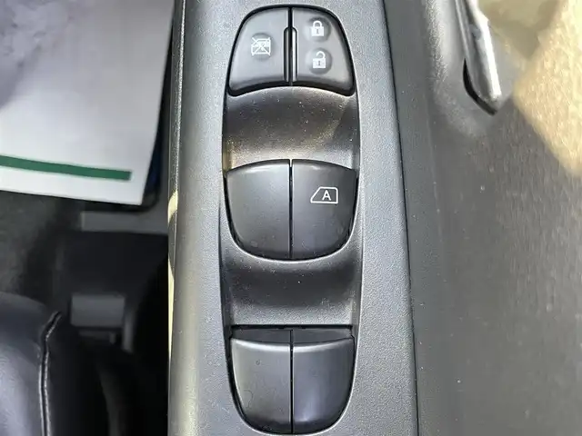 日産 セレナ e－パワー ハイウェイスター V 兵庫県 2019(令1)年 6.8万km ダイヤモンドブラック 純正10インチナビ/プロパイロット/両側パワースライドドア/アラウンドビューモニター/ビルトインETC/ステアリングヒーター/シートヒーター/フリップダウンモニター/純正フロアマット/フルセグTV/パーキングアシスト/CD/DVD/Bluetooth接続/LEDヘッドライト/スイッチスタート/地図SDなし