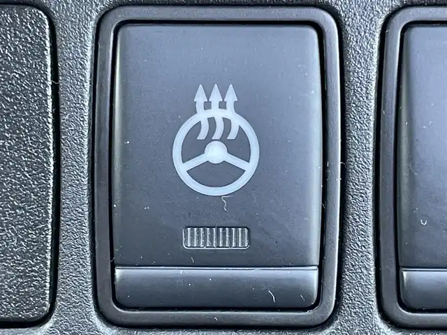 日産 セレナ e－パワー ハイウェイスター V 兵庫県 2019(令1)年 6.8万km ダイヤモンドブラック 純正10インチナビ/プロパイロット/両側パワースライドドア/アラウンドビューモニター/ビルトインETC/ステアリングヒーター/シートヒーター/フリップダウンモニター/純正フロアマット/フルセグTV/パーキングアシスト/CD/DVD/Bluetooth接続/LEDヘッドライト/スイッチスタート/地図SDなし