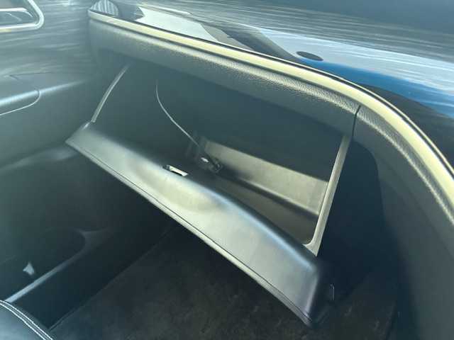 ホンダ オデッセイ ハイブリッド アブソルートセンシングEXパック 大阪府 2017(平29)年 6.9万km プレミアムヴィーナスブラックP フリップダウンモニター/純正ナビ/フルセグ/バックカメラ/ブラインドスポットモニター/ホンダセンシング/両側パワースライドドア/シートヒーター/オットマンチェア/レザーシート/LEDヘッドライト/ビルトインETC/AC100V/革巻きステアリング/スマートキー×2