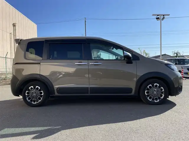 ホンダ フリード ハイブリット e:HEV クロスター 東京都 2024(令6)年 1.5万km 緑 純正メモリナビ＆フルセグ/AppleCarPlay/AndroidAuto/BluetoothAudio/USB/両側パワスラ/ＬＥＤヘッドライト　/ホンダセンシング/衝突軽減ブレーキ/先行車発進お知らせ機能/ブラインドスポットモニター　/アダプティブクルーズコントロール　/路外逸脱抑制機能 /パーキングセンサーシステム　/車線維持支援システム /オートハイビーム  /プッシュエンジンスタート/スマートキー/保証書＆取説