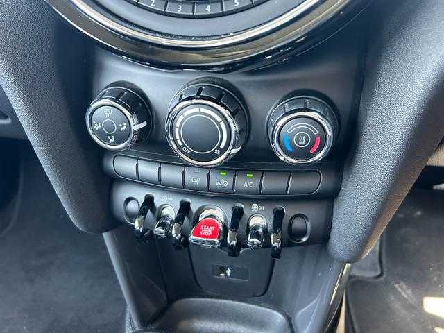 ＭＩＮＩ ミニ ヴィクトリア 埼玉県 2018(平30)年 2.2万km グレー 特別仕様車　/ナビゲーションＰＫＧ　/バックカメラ　/ＬＥＤヘッドライト　/ドライブレコーダー　/ＥＴＣ