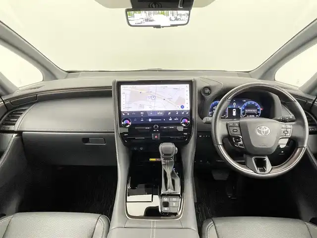 トヨタ アルファード Z 千葉県 2024(令6)年 1.3万km プラチナホワイトパールマイカ 禁煙車/両側電動ドア/パワーバックドア/左右独立ムーンルーフ/JBLサウンドシステム/トヨタセーフティセンス/・レーンディパーチャーアラート/・レーンキープアシスト/・ブラインドスポットモニター/・プリクラッシュセーフティ/・プリクラッシュセーフティブレーキ/・クリアランスソナー/・レーダークルーズコントロール/純正14インチディスプレイオーディオ/・コネクティッドナビ付き/・Bluetooth/フルセグTV/・TVキャンセラー/・パノラミックビューモニター/・ビルトインETC2.0/・デジタルインナーミラー/左右独立エアコン/置くだけ充電/スモークフィルム/革巻きステアリング/・ステアリングスイッチ/・ステアリングヒーター/レザーシート/・D席メモリ付き/・DNセカンドパワーシート/・DNセカンドシートヒーター/・DNセカンドエアーシート/・オットマン/電子パーキング/・ブレーキホールド/オートライト/・オートマチックハイビーム/・三眼LEDヘッドライト/・LEDフォグランプ/・シーケンシャルウインカー/純正フロアマット/純正18インチAW