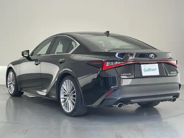 レクサス ＩＳ 300h バージョンL 愛知県 2022(令4)年 1.6万km グラファイトブラックガラスフレーク メーカーナビ　フルセグＴＶ　ＢＳＭ　黒革シート　シートヒータライトー　ＢＳＭ　ＬＥＤライト　レクサスセーフティ＋　衝突軽減装置　追随従クルコン　前後ドラレコ　パワーシート　バックカメラ　ＥＴＣ　禁煙車