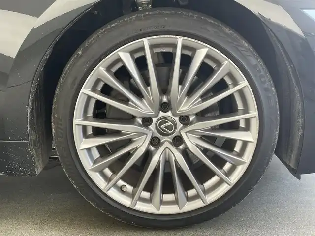 レクサス ＩＳ 300h バージョンL 愛知県 2022(令4)年 1.6万km グラファイトブラックガラスフレーク メーカーナビ　フルセグＴＶ　ＢＳＭ　黒革シート　シートヒータライトー　ＢＳＭ　ＬＥＤライト　レクサスセーフティ＋　衝突軽減装置　追随従クルコン　前後ドラレコ　パワーシート　バックカメラ　ＥＴＣ　禁煙車