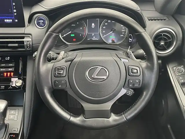 レクサス ＩＳ 300h バージョンL 愛知県 2022(令4)年 1.6万km グラファイトブラックガラスフレーク メーカーナビ　フルセグＴＶ　ＢＳＭ　黒革シート　シートヒータライトー　ＢＳＭ　ＬＥＤライト　レクサスセーフティ＋　衝突軽減装置　追随従クルコン　前後ドラレコ　パワーシート　バックカメラ　ＥＴＣ　禁煙車