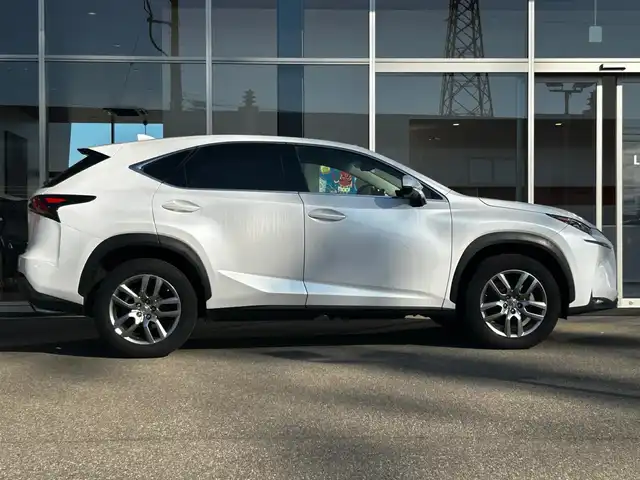 レクサス ＮＸ 200t Iパッケージ 富山県 2016(平28)年 5.6万km ソニッククォーツ 純正SDナビ/フルセグTV/Bluetooth接続/AM/FMラジオ/CD再生/USB接続/ヘッドアップディスプレイ/ステアリングヒーター/D/N席パワーシート/D/N席シートヒーター/パワーバックドア/ETC/ブラインドスポットモニター/コーナーセンサー/純正ＡＷ１８インチ/黒革シート/レーンキープアシスト/スマートキー/前後ドラレコ/W＋サイドエアバック/カーテンエアバック