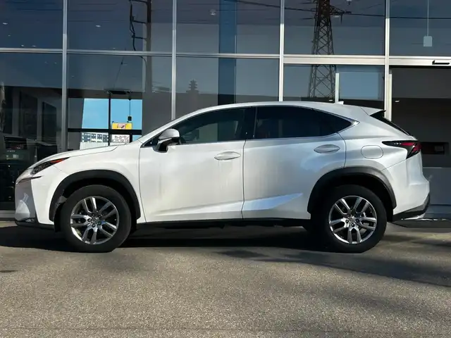 レクサス ＮＸ 200t Iパッケージ 富山県 2016(平28)年 5.6万km ソニッククォーツ 純正SDナビ/フルセグTV/Bluetooth接続/AM/FMラジオ/CD再生/USB接続/ヘッドアップディスプレイ/ステアリングヒーター/D/N席パワーシート/D/N席シートヒーター/パワーバックドア/ETC/ブラインドスポットモニター/コーナーセンサー/純正ＡＷ１８インチ/黒革シート/レーンキープアシスト/スマートキー/前後ドラレコ/W＋サイドエアバック/カーテンエアバック