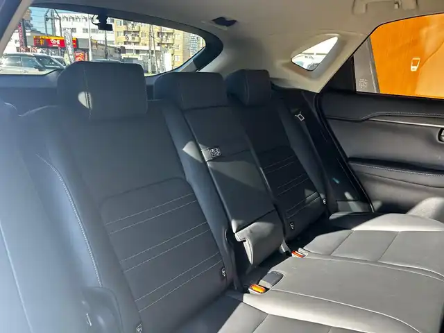 レクサス ＮＸ 200t Iパッケージ 富山県 2016(平28)年 5.6万km ソニッククォーツ 純正SDナビ/フルセグTV/Bluetooth接続/AM/FMラジオ/CD再生/USB接続/ヘッドアップディスプレイ/ステアリングヒーター/D/N席パワーシート/D/N席シートヒーター/パワーバックドア/ETC/ブラインドスポットモニター/コーナーセンサー/純正ＡＷ１８インチ/黒革シート/レーンキープアシスト/スマートキー/前後ドラレコ/W＋サイドエアバック/カーテンエアバック