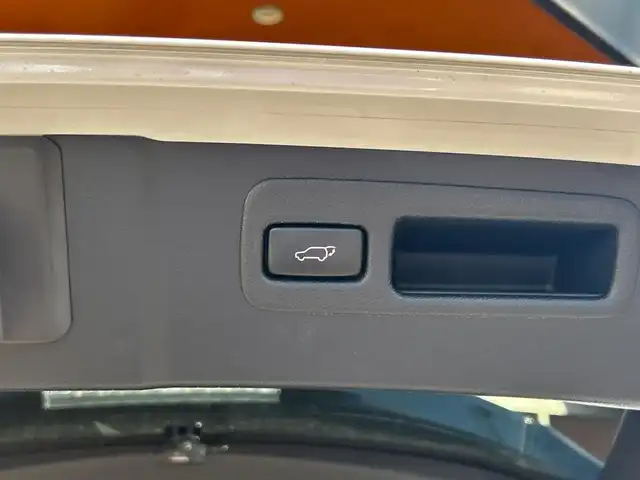 レクサス ＮＸ 200t Iパッケージ 富山県 2016(平28)年 5.6万km ソニッククォーツ 純正SDナビ/フルセグTV/Bluetooth接続/AM/FMラジオ/CD再生/USB接続/ヘッドアップディスプレイ/ステアリングヒーター/D/N席パワーシート/D/N席シートヒーター/パワーバックドア/ETC/ブラインドスポットモニター/コーナーセンサー/純正ＡＷ１８インチ/黒革シート/レーンキープアシスト/スマートキー/前後ドラレコ/W＋サイドエアバック/カーテンエアバック