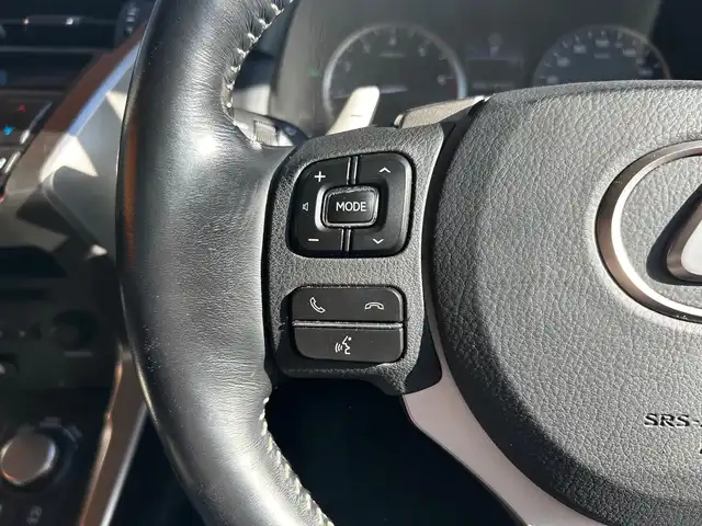 レクサス ＮＸ 200t Iパッケージ 富山県 2016(平28)年 5.6万km ソニッククォーツ 純正SDナビ/フルセグTV/Bluetooth接続/AM/FMラジオ/CD再生/USB接続/ヘッドアップディスプレイ/ステアリングヒーター/D/N席パワーシート/D/N席シートヒーター/パワーバックドア/ETC/ブラインドスポットモニター/コーナーセンサー/純正ＡＷ１８インチ/黒革シート/レーンキープアシスト/スマートキー/前後ドラレコ/W＋サイドエアバック/カーテンエアバック