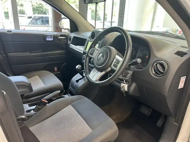 クライスラー・ジープ ジープ コンパス ブラックエディション 大阪府 2016(平28)年 9.2万km 白 100台限定車/ナビ/TV/バック・サイドカメラ/Bluetooth/CD/DVD/クルコン/純正17インチAW/ETC