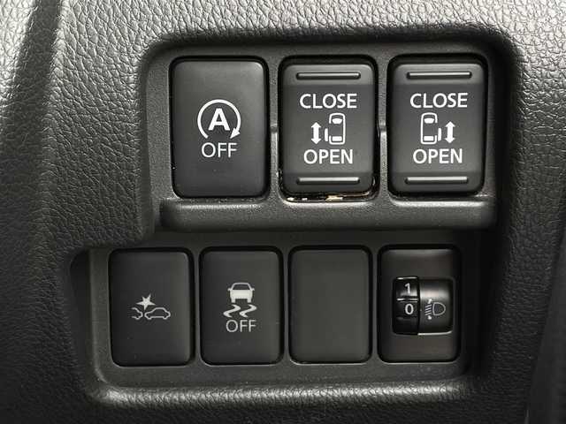 日産 デイズ ルークス X Vセレクション 福岡県 2018(平30)年 4.4万km ホワイトソリッド/アイスブルー 純正7型SDナビ（フルセグTV/BT/CD/DVD）全方位モニターコーナーセンサー両側パワスラナビ連動純正ドラレコETC純正フロアマットツートンカラー純正14inchAWスマートキープッシュスタート
