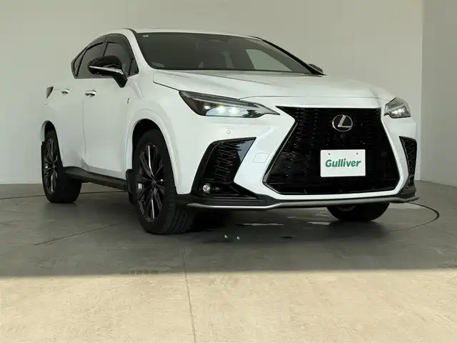 レクサス ＮＸ 450h+ Fスポーツ 愛知県 2023(令5)年 2万km ホワイトノーヴァガラスフレーク ・レクサスセーフティシステム＋/・プリクラッシュセーフティ/・レーントレーシングアシスト/・プロアクティブドライビングアシスト/・レーダークルーズコントロール/・デジタルインナーミラー/・パノラミックビューモニター/・三眼LEDライト/・F　SPORTオレンジキャリパー/・サンルーフ/・充電ケーブル/・全席シートヒータ/・前席エアーシート/・純正ディスプレイオーディオ/・フルセグTV/・ナビ機能付き/・置くだけ充電/・AC１００V /・純正前後ドラレコ/・ETC2.0/・純正20インチAW