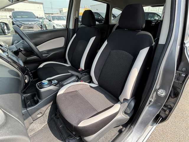 日産 ノート e－パワー X Vセレクション 大分県 2020(令2)年 7.2万km ダークメタルグレー ・社外ナビ(BT.ラジオ)/・全方位カメラ/・エマージェンシーブレーキ/・コーナーセンサー/・ETC/・デジタルインナーミラー/・スマートキー/・プッシュスタート/・フロアマット/・純正アルミホイール